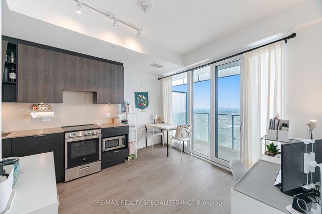 3308 - 3900 Confederation Pky, Condo with 1 bedrooms, 1 bathrooms and null parking in Mississauga ON | Image 7