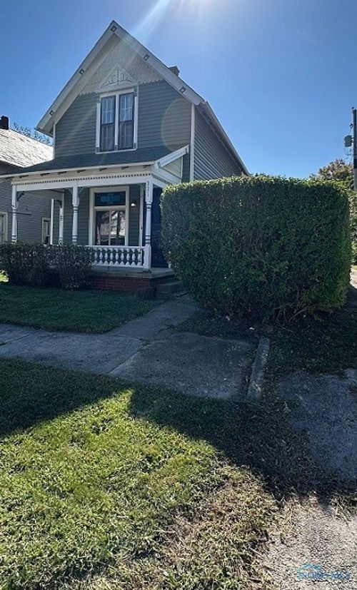 321 Mcdougal St, Fostoria, OH, 44830-2820 | Card Image
