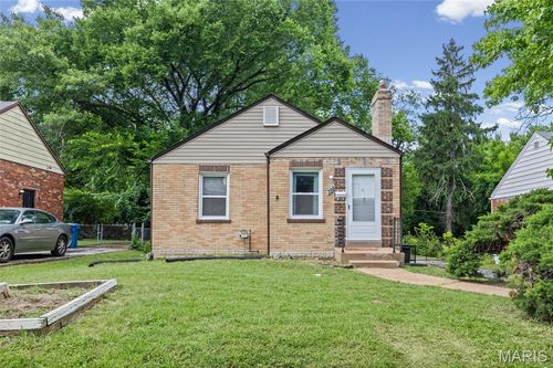 305 Newell Dr, Saint Louis, MO, 63135-1857 | Card Image
