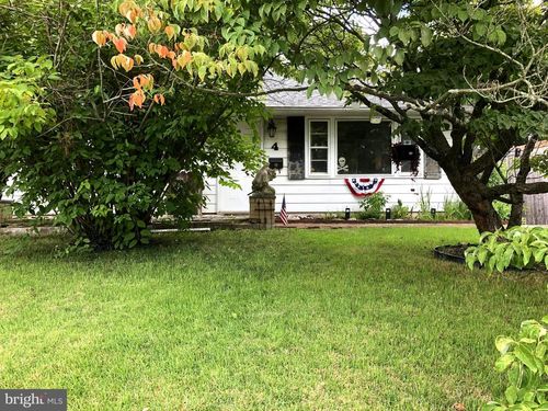 4 N Walnut Cir, WEST BERLIN, NJ, 08091-3706 | Card Image