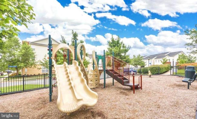 19251 Harlow Sq, Townhouse with 3 bedrooms, 3 bathrooms and null parking in Lansdowne VA | Image 23