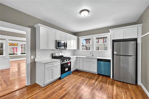 15 Melissa St, Providence, RI, 02909-5121 | Card Image