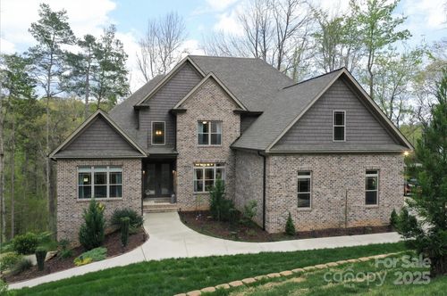 2757 Trent Dr Ne, Conover, NC, 28613-9415 | Card Image