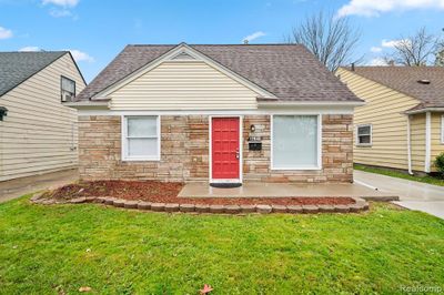 17645 Lincoln Avenue, Home with 4 bedrooms, 2 bathrooms and null parking in Eastpointe MI | Image 1