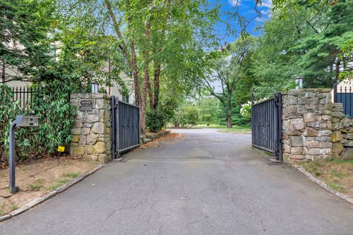 61 Clapboard Hill Rd, Westport, CT, 06880-6320 | Card Image