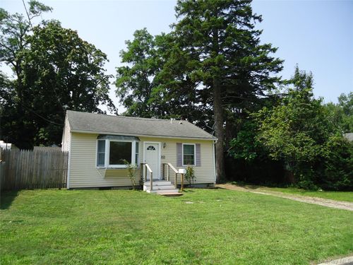 343 Union Avenue, Riverhead, NY, 11901 | Card Image