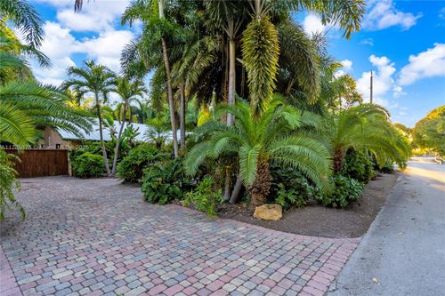 9 Bass Ave, Key Largo, FL, 33037-4707 | Card Image