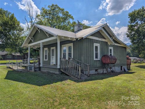 251 Westwood Cir, Waynesville, NC, 28786-2056 | Card Image