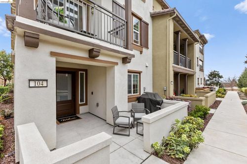 unit-104-16306 16306 Ridgehaven Dr, Castro Valley, CA, 94578-1437 | Card Image