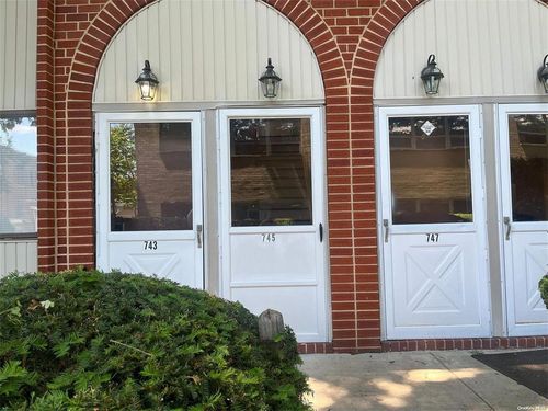 745 Chestnut St, Cedarhurst, NY, 11516-2318 | Card Image