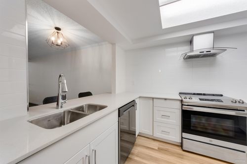 601-460 Westview St, Coquitlam, BC, V3K6C9 | Card Image