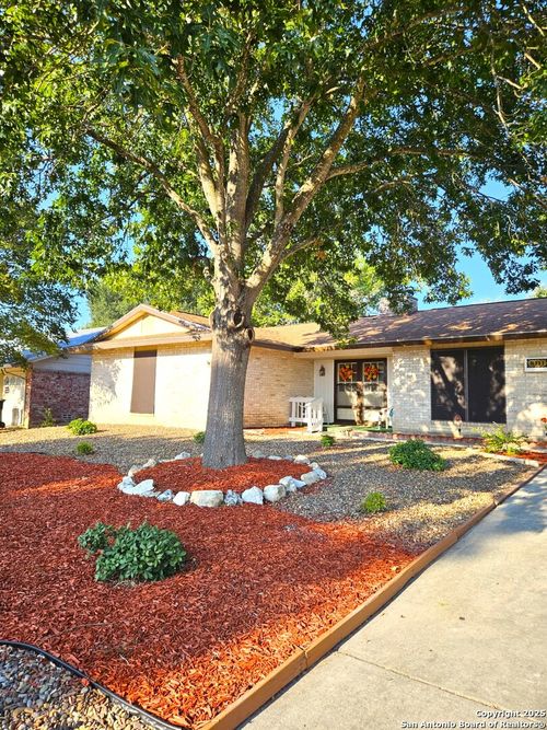 8111 Hunters Frst, San Antonio, TX, 78239-3210 | Card Image