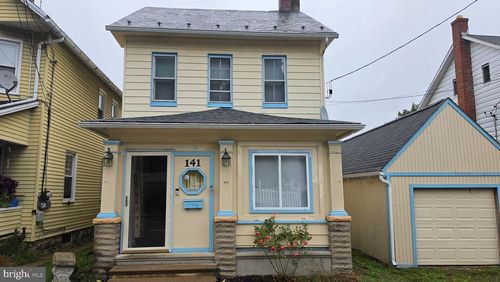 141 N 4th St, BANGOR, PA, 18013-1811 | Card Image