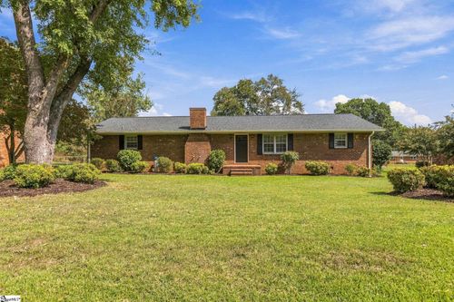 110 Scenic Cir, Boiling Springs, SC, 29316-5638 | Card Image