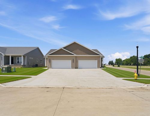 1202 Rock Ridge Cir, Waverly, IA, 50677-4344 | Card Image