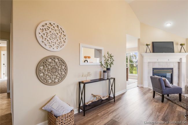 302 Saddleback Dr, Home with 3 bedrooms, 2 bathrooms and null parking in Charlestown IN | Image 9