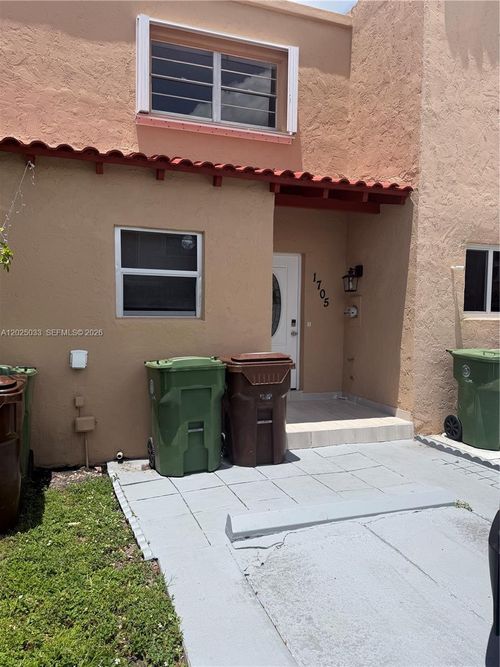 506-1705 W 57th St, Hialeah, FL, 33012-2004 | Card Image