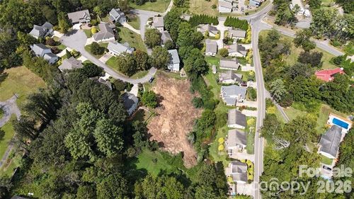 18 Village East Ct, Asheville, NC, 28805-9719 | Card Image