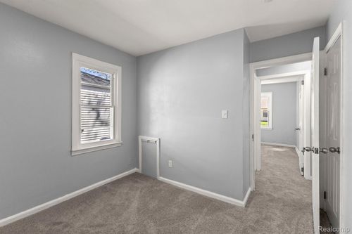 4924 Ziegler St, Dearborn Heights, MI, 48125-3146 | Card Image