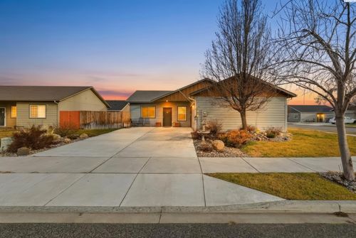 1520 N Irving Place, Kennewick, WA, 99336 | Card Image