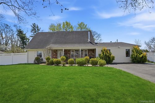 18 Marwood Pl, Stony Brook, NY, 11790-2906 | Card Image