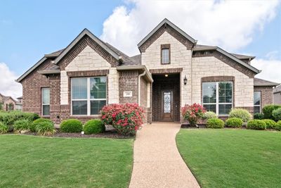 200 Rosetree Court, Home with 4 bedrooms, 3 bathrooms and 2 parking in Hewitt TX | Image 2