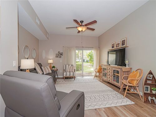 apt-101-572 7th Sq, Vero Beach, FL, 32962-1877 | Card Image