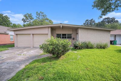 704 Pamela Drive, House other with 3 bedrooms, 2 bathrooms and null parking in Baytown TX | Image 1