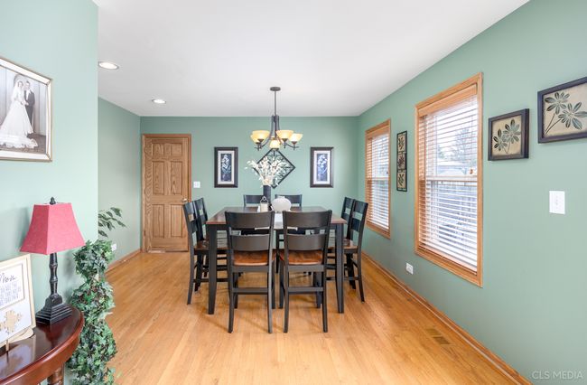 1813 Longboat Dr, House other with 3 bedrooms, 3 bathrooms and 2 parking in Elk Grove Village IL | Image 5