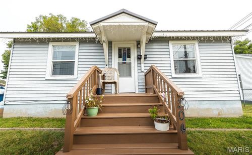 304 W Hunt St, Salem, MO, 65560-2114 | Card Image