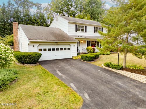 10 Oakwood Dr, Queensbury, NY, 12804-1328 | Card Image
