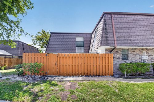 7582-7582 Courtyard Run E, Boca Raton, FL, 33433-3014 | Card Image