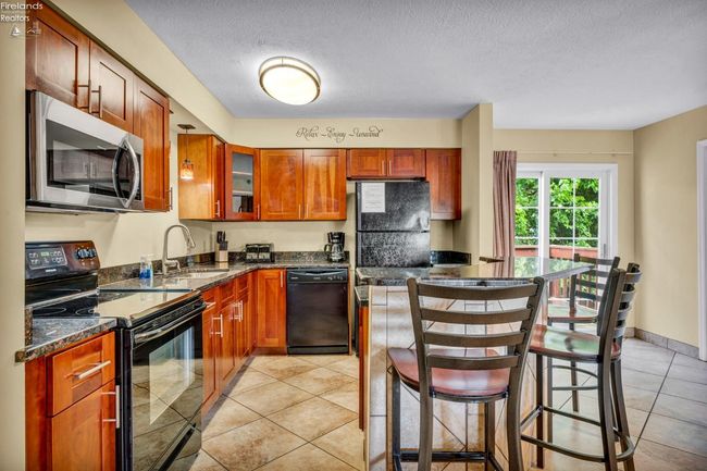 7 - 1230 Tri Motor Dr, Condo with 2 bedrooms, 2 bathrooms and null parking in Put-In-Bay OH | Image 12