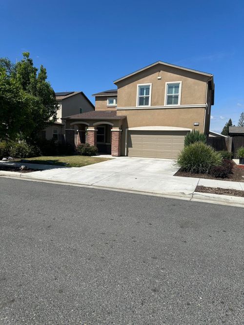 3728 E Kaweah Ave, Visalia, CA, 93292-3402 | Card Image