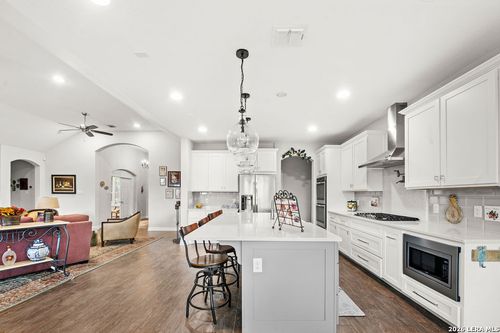 1434 Village Top, Canyon Lake, TX, 78133-3695 | Card Image