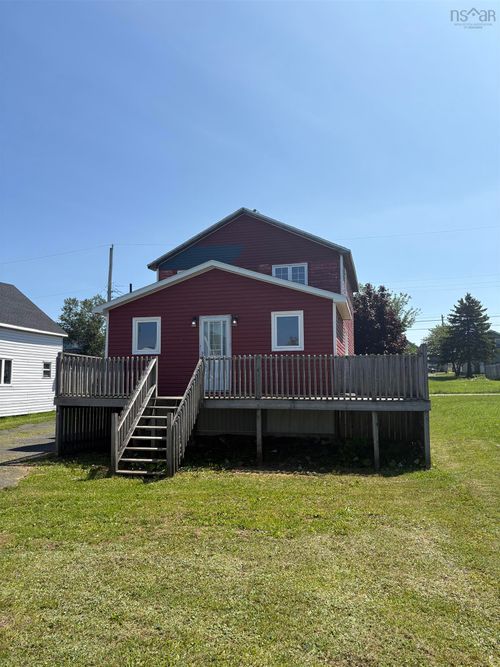 37 Bennett St, House with 5 bedrooms, 1 bathrooms and null parking in Sydney NS | Card Image
