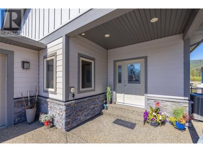 613 Nighthawk Rd, House other with 3 bedrooms, 2 bathrooms and 1 parking in Lake Country BC | Image 2