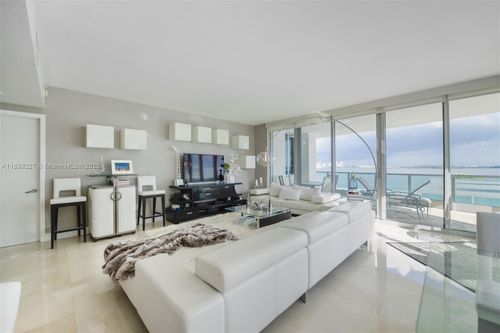 apt-811-1331 Brickell Bay Dr, Miami, FL, 33131-3677 | Card Image
