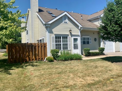 212 Kensington Ct, Gurnee, IL, 60031-6202 | Card Image
