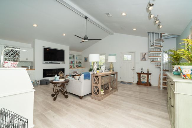 25401 Notre Dame-20 | Image 12