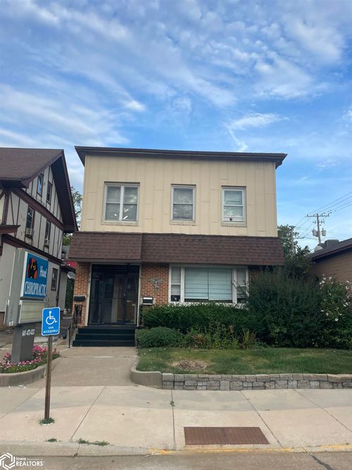 120 S Main St, Fairfield, IA, 52556-3301 | Card Image