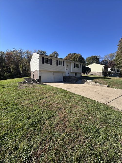 1048 Barnsley Dr, South Park, PA, 15129 | Card Image