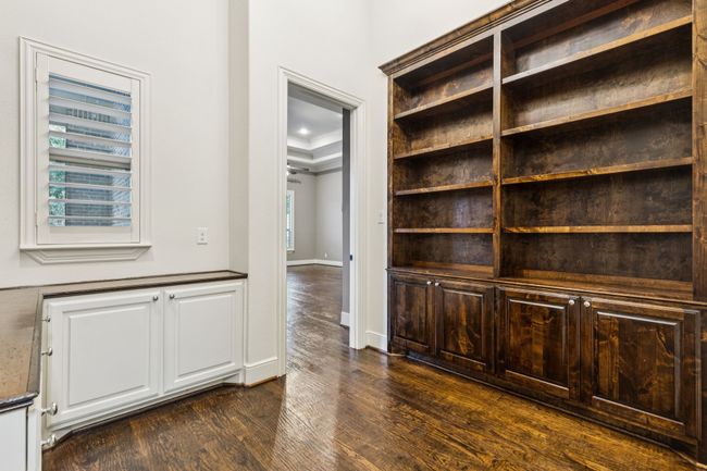 Study/Office/Library, built-in shelves and desk | Image 20