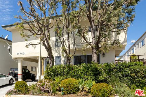 3-11743 Mayfield Ave, Los Angeles, CA, 90049-7434 | Card Image