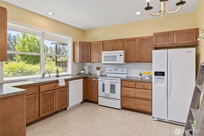 Spacious kitchen with plenty of elbow room. | Image 10