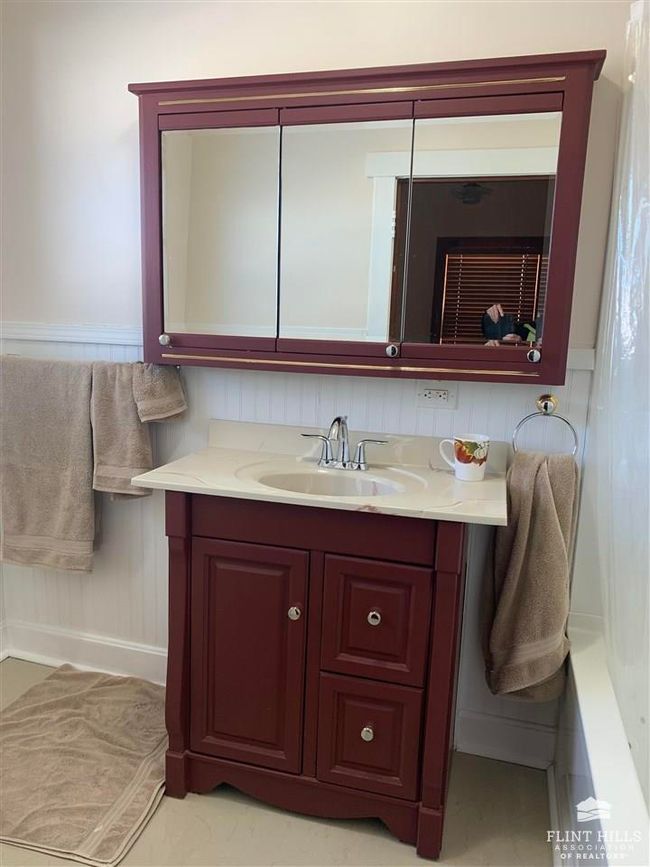 708 S Cedar St, House other with 3 bedrooms, 3 bathrooms and null parking in Abilene KS | Image 13