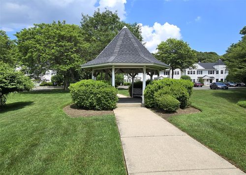 8 Country View Ln, Middle Island, NY, 11953-1267 | Card Image