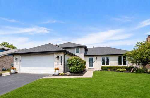 11672 Glenview Dr, Orland Park, IL, 60467-7142 | Card Image