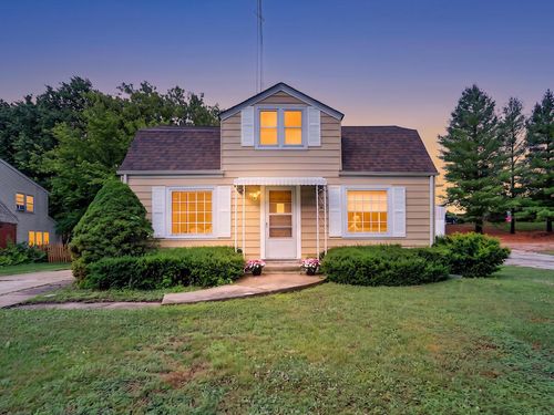 615 Roosevelt Drive, West Bend, WI, 53090 | Card Image
