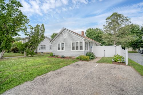 17 York Ave, Niantic, CT, 06357-3215 | Card Image